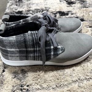 Coldwater‎ Creek Gray and Black Plaid Sneakers- 8.5 women’s bootie